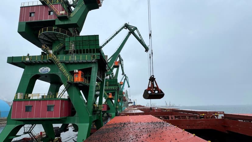 Apa Itu Stevedoring? Panduan Lengkap Pengertian dan Cara Kerjanya di Pelabuhan